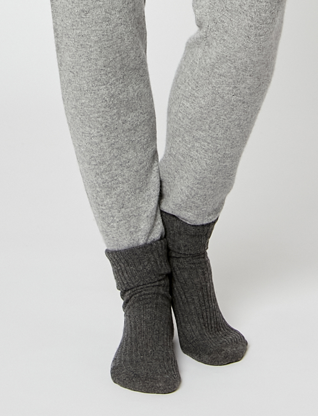 Cashmere socks in slate grey