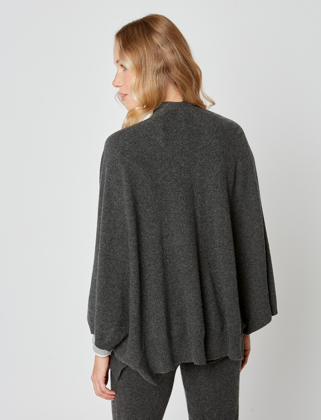 Front-opening poncho CACHE 006 in slate grey