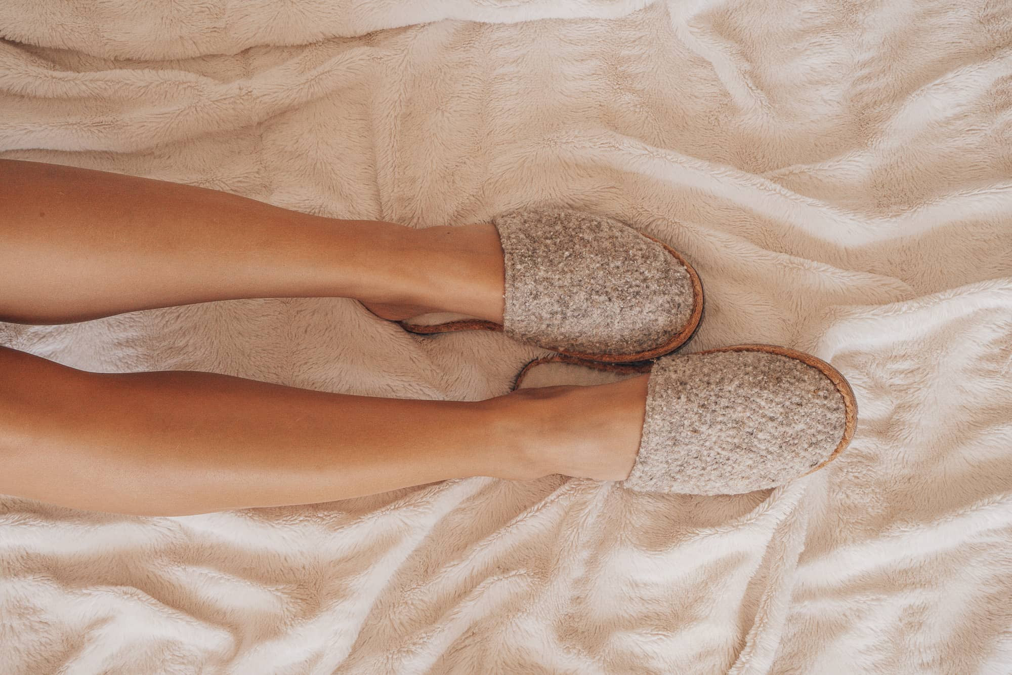 Eco-friendly ash-gray slippers