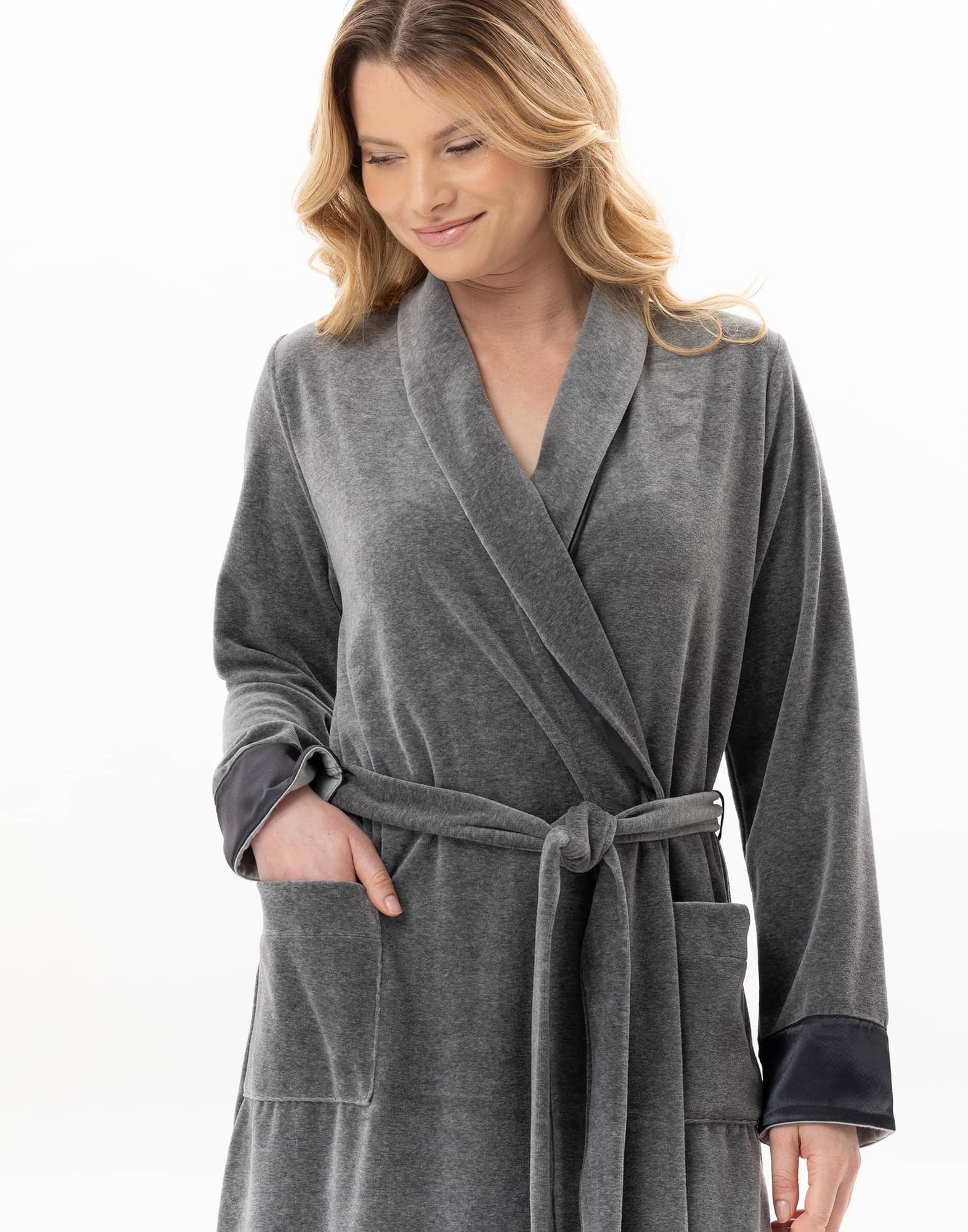 Velvet crossed dressing gown ESSENTIEL Anthracite China | Lingerie le Chat Velvet crossed dressing gown ESSENTIEL Anthracite China | Lingerie le Chat